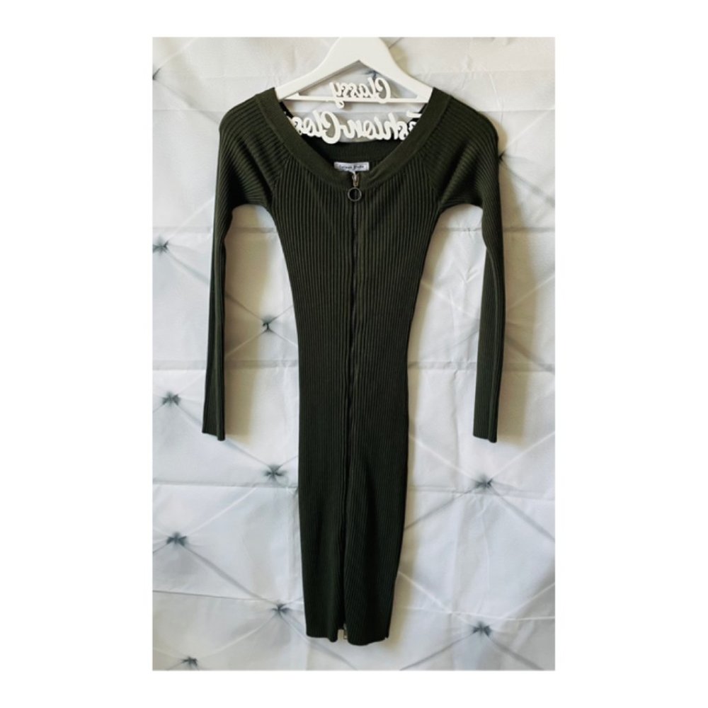 Brand New Catwalk Studio Dress - Picture 2 of 2